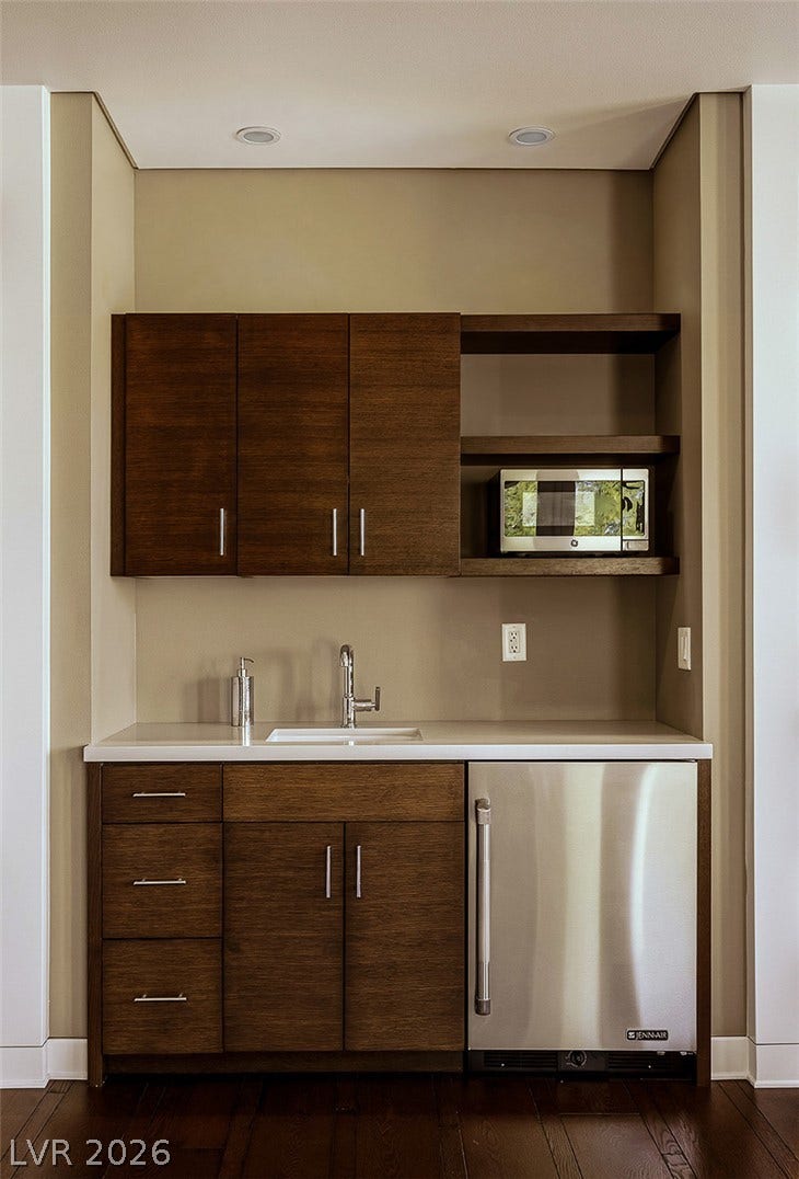58 Meadowhawk Lane, Las Vegas, NV 89135 Wet Bar