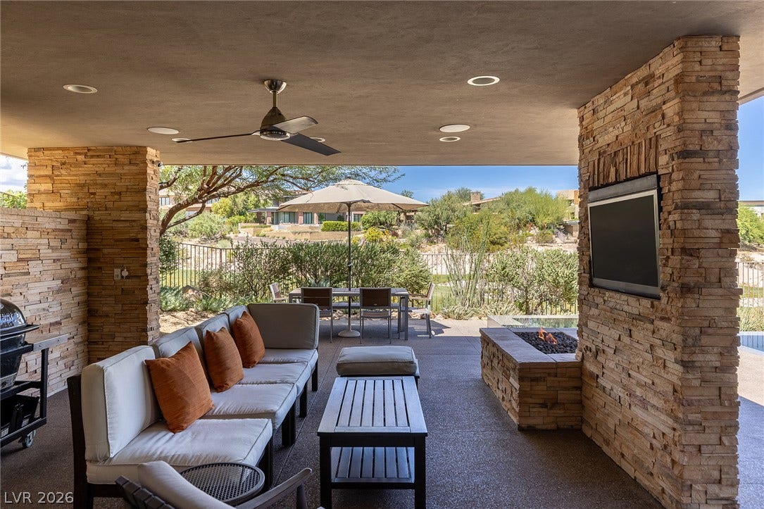 58 Meadowhawk Lane, Las Vegas, NV 89135 Veranda