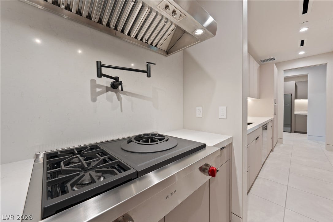 25 Boulderback Drive, Henderson, NV 89012 High-end culinary features include a premium gas range, pot filler, and sleek stone backsplashes.