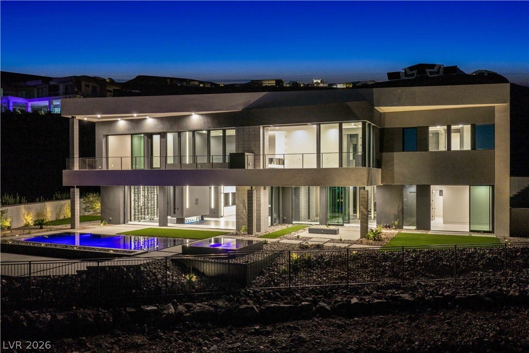 25 Boulderback Drive, Henderson, NV 89012 Dramatic modern architecture meets resort-style outdoor living.