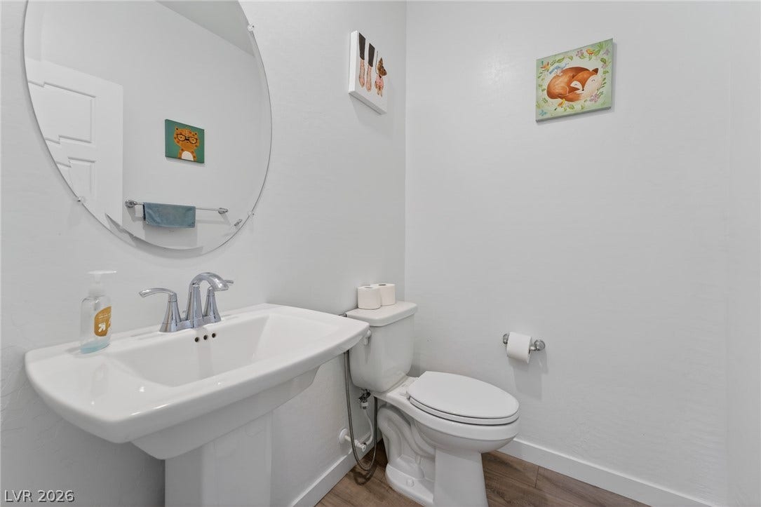 3700 Canis Minor Lane, #19206, Henderson, NV 89052 Clean lines and a pedestal sink define this streamlined half bathroom.