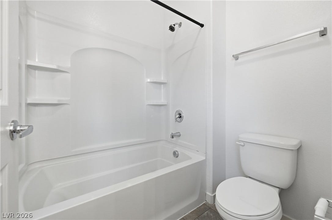 1122 Bradley Bay Avenue, Henderson, NV 89014 Clean lines and classic tile flooring define this functional secondary bathroom space.