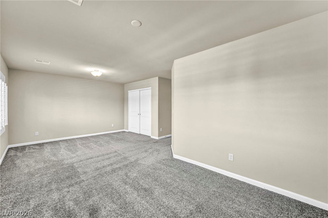 6571 Tangled Vines Avenue, Las Vegas, NV 89139 Plush wall-to-wall carpeting and clean baseboards define this expansive upper-level living space.