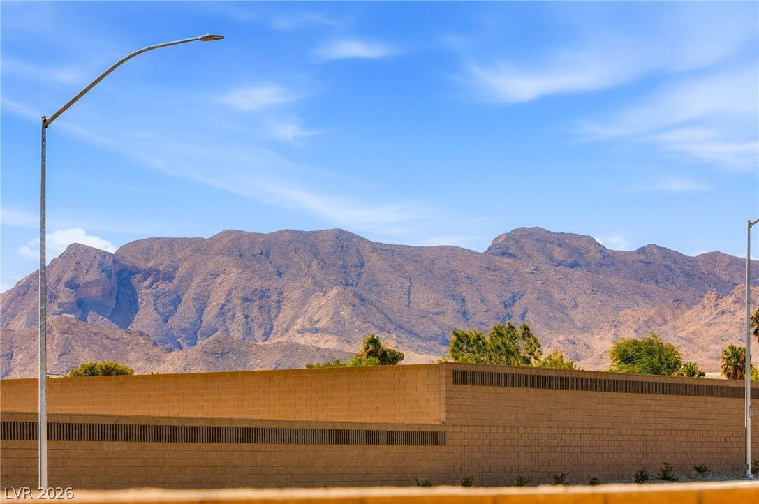 5625 N Chieftain Street, Las Vegas, NV 89149 5625 N Chieftain Street, Las Vegas, NV 89149
