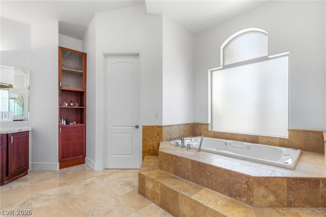 5625 N Chieftain Street, Las Vegas, NV 89149 5625 N Chieftain Street, Las Vegas, NV 89149