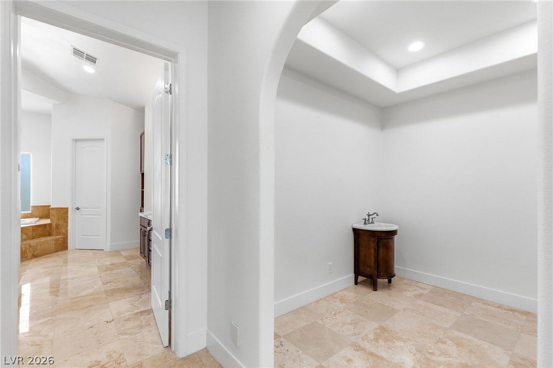 5625 N Chieftain Street, Las Vegas, NV 89149 5625 N Chieftain Street, Las Vegas, NV 89149