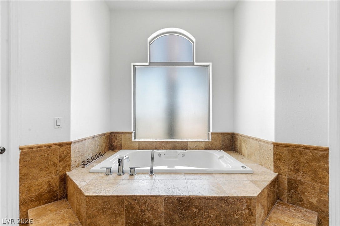 5625 N Chieftain Street, Las Vegas, NV 89149 5625 N Chieftain Street, Las Vegas, NV 89149