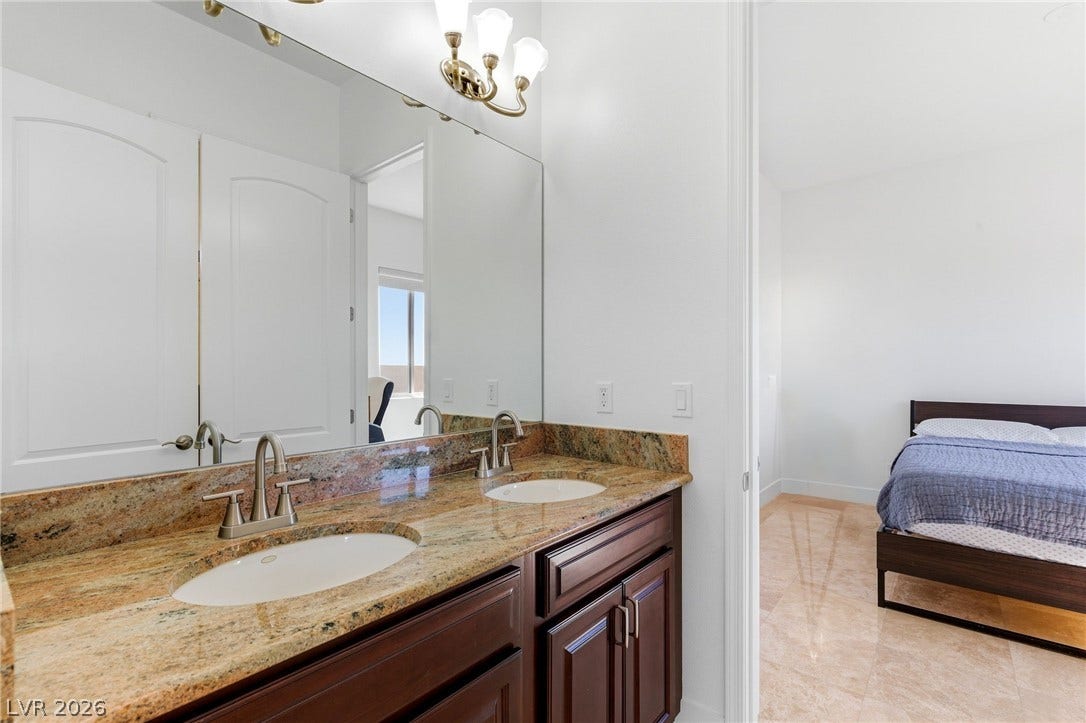 5625 N Chieftain Street, Las Vegas, NV 89149 5625 N Chieftain Street, Las Vegas, NV 89149