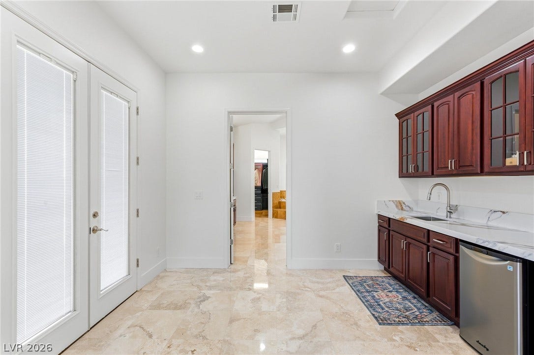 5625 N Chieftain Street, Las Vegas, NV 89149 5625 N Chieftain Street, Las Vegas, NV 89149