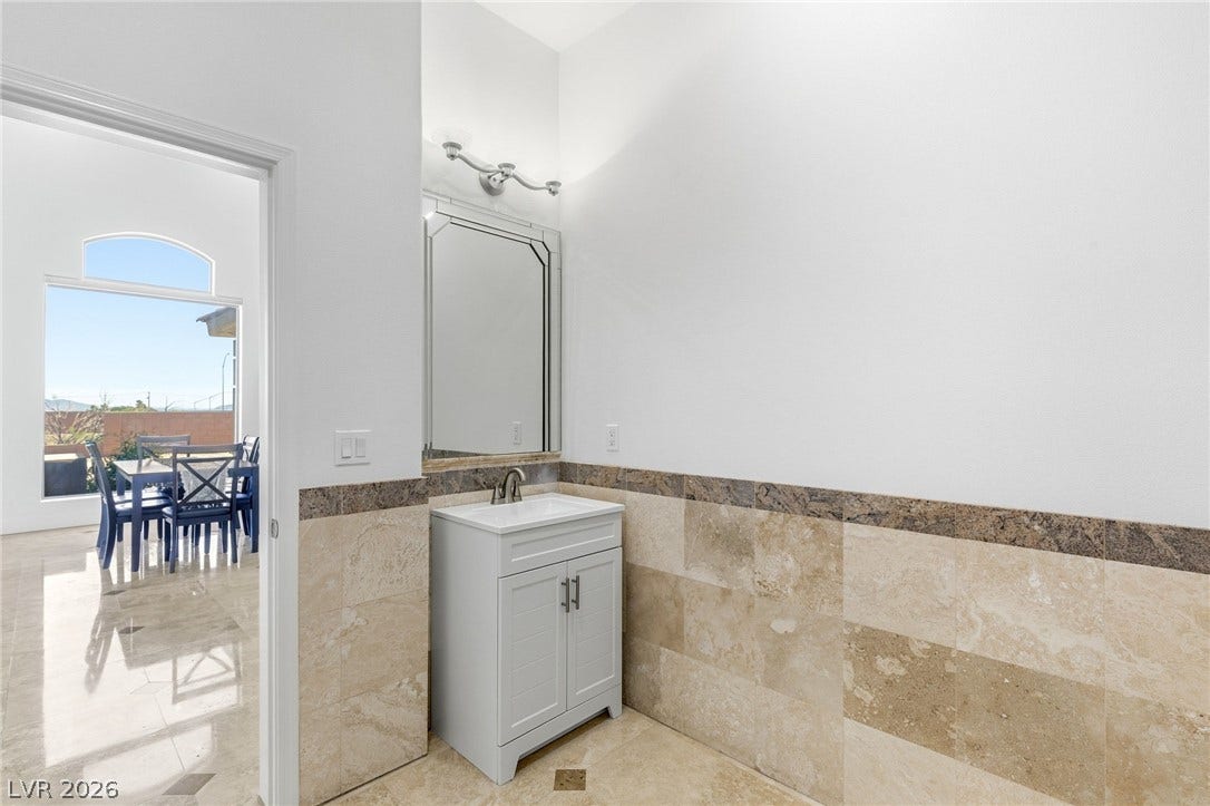 5625 N Chieftain Street, Las Vegas, NV 89149 5625 N Chieftain Street, Las Vegas, NV 89149