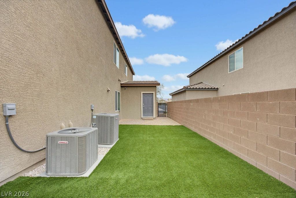 A neat block wall bounds the low-maintenance lawn in this secure side yard.