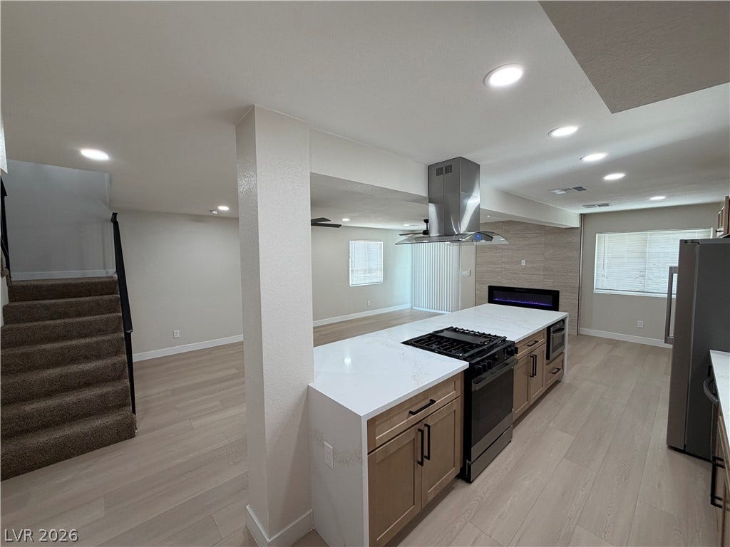 500 Grimsby Avenue, Henderson, NV 89014 Clean lines and a spacious open layout define this modern, light-filled kitchen space.