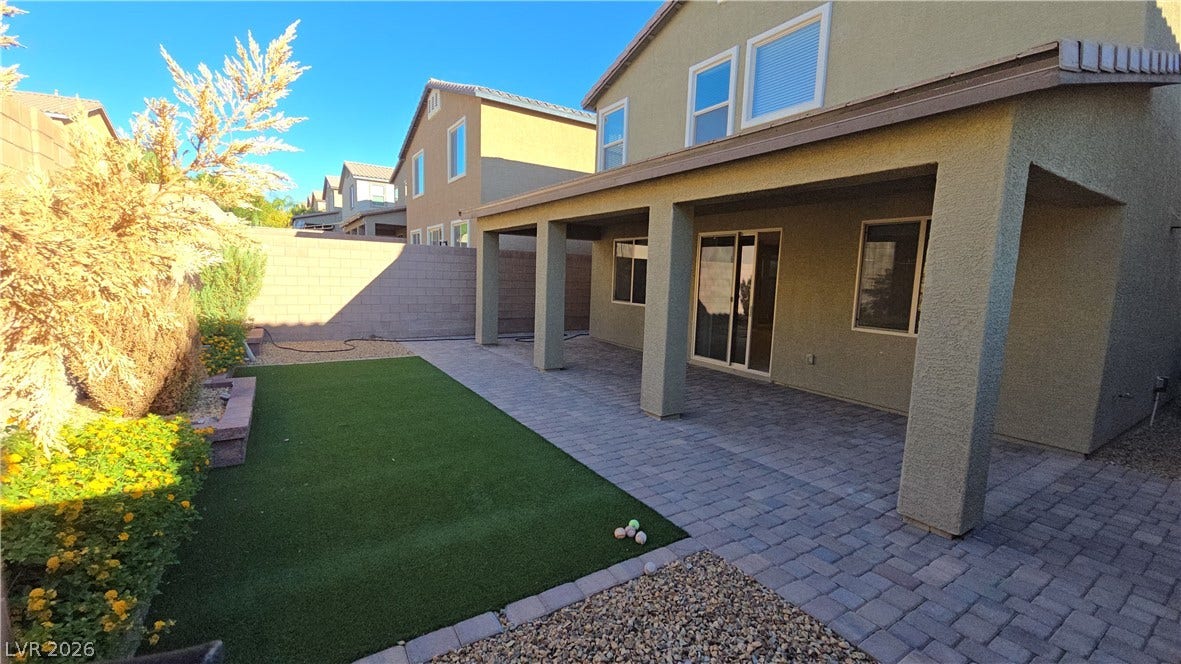 2926 Tremont Avenue, Henderson, NV 89052 An inviting covered patio opens directly to a low-maintenance paved backyard.