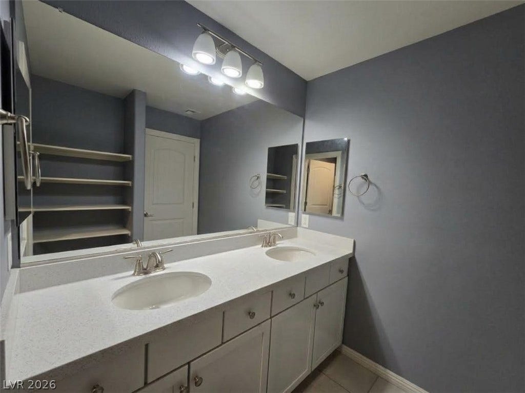 2926 Tremont Avenue, Henderson, NV 89052 Clean lines and a spacious dual vanity define this functional bathroom space.