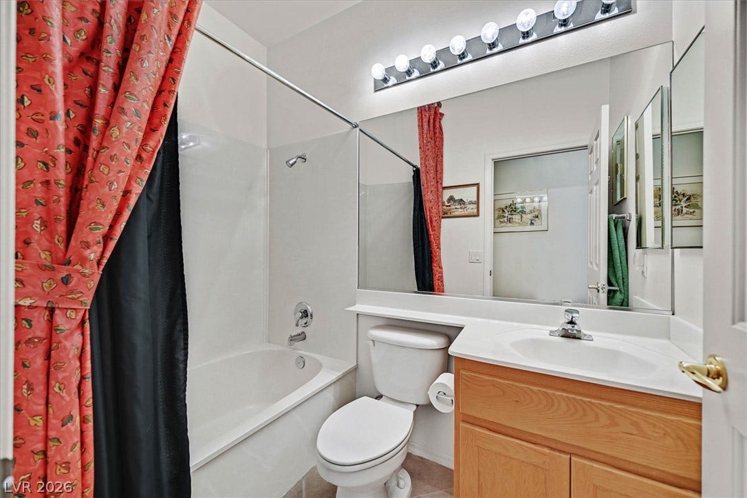 2162 Maple Heights Court, Henderson, NV 89052 Secondary bathroom with tub/shower combination