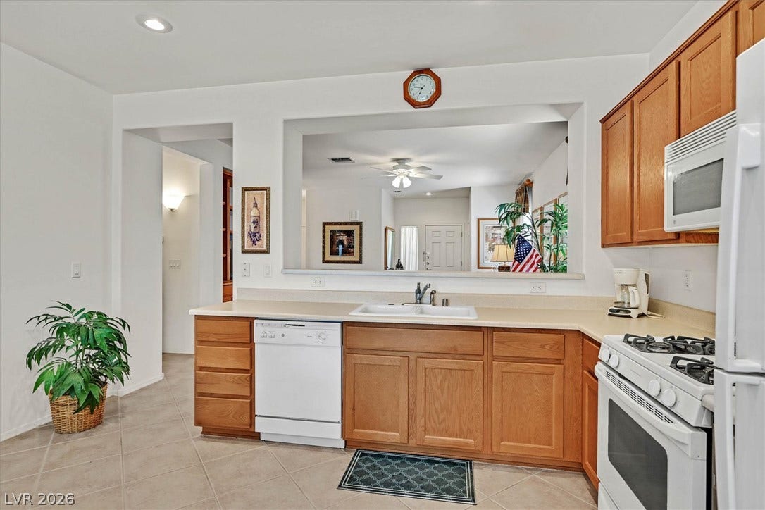 2162 Maple Heights Court, Henderson, NV 89052 View from kitchen to great room