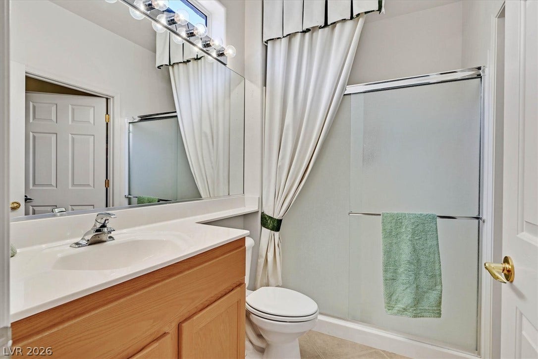 2162 Maple Heights Court, Henderson, NV 89052 Shower with sliding glass door