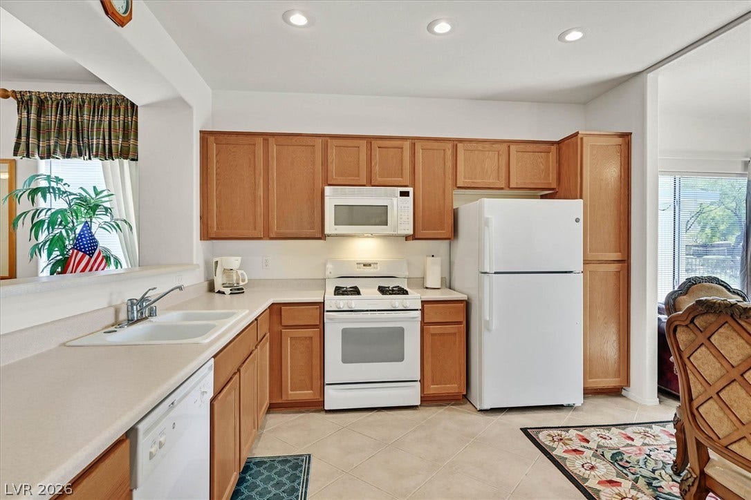 2162 Maple Heights Court, Henderson, NV 89052 Kitchen with recessed lighting