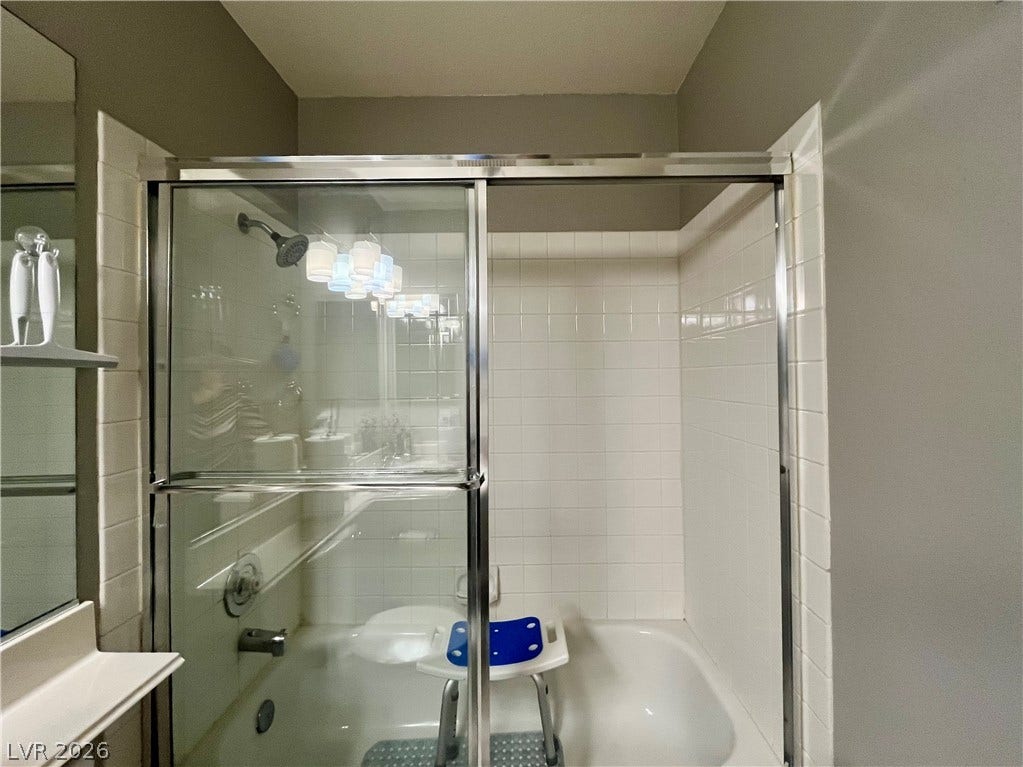 15 Rue des Champs, Henderson, NV 89074 A classic tiled shower and tub combination features sliding glass doors.