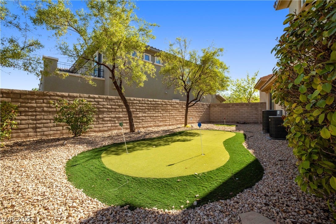 926 Loma Bonita Place, Las Vegas, NV 89138 An inviting backyard putting green is enclosed by privacy block walls under clear blue skies.