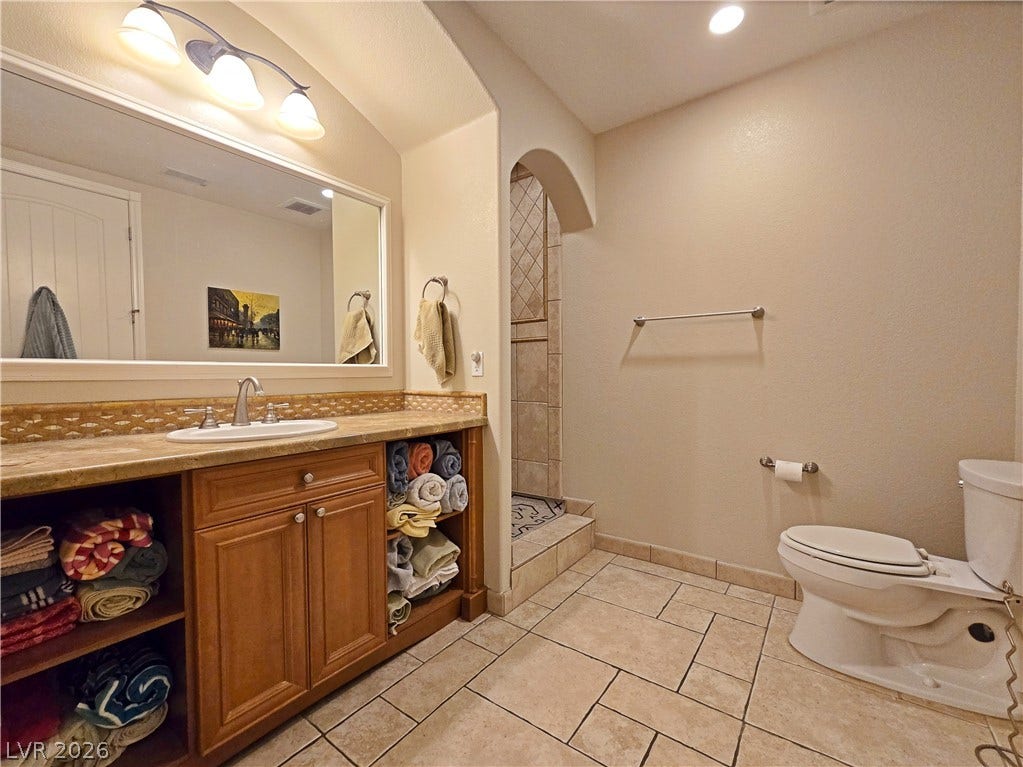 25 Via Visione, #104, Henderson, NV 89011 25 Via Visione, #104, Henderson, NV 89011