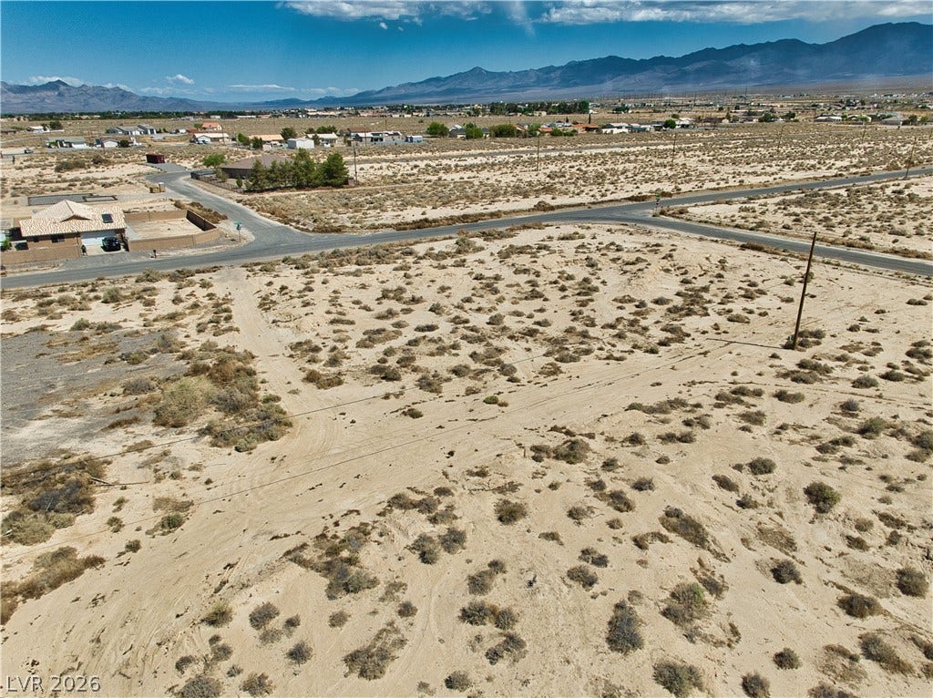 Bird's eye view featuring a mountain view and a desert view