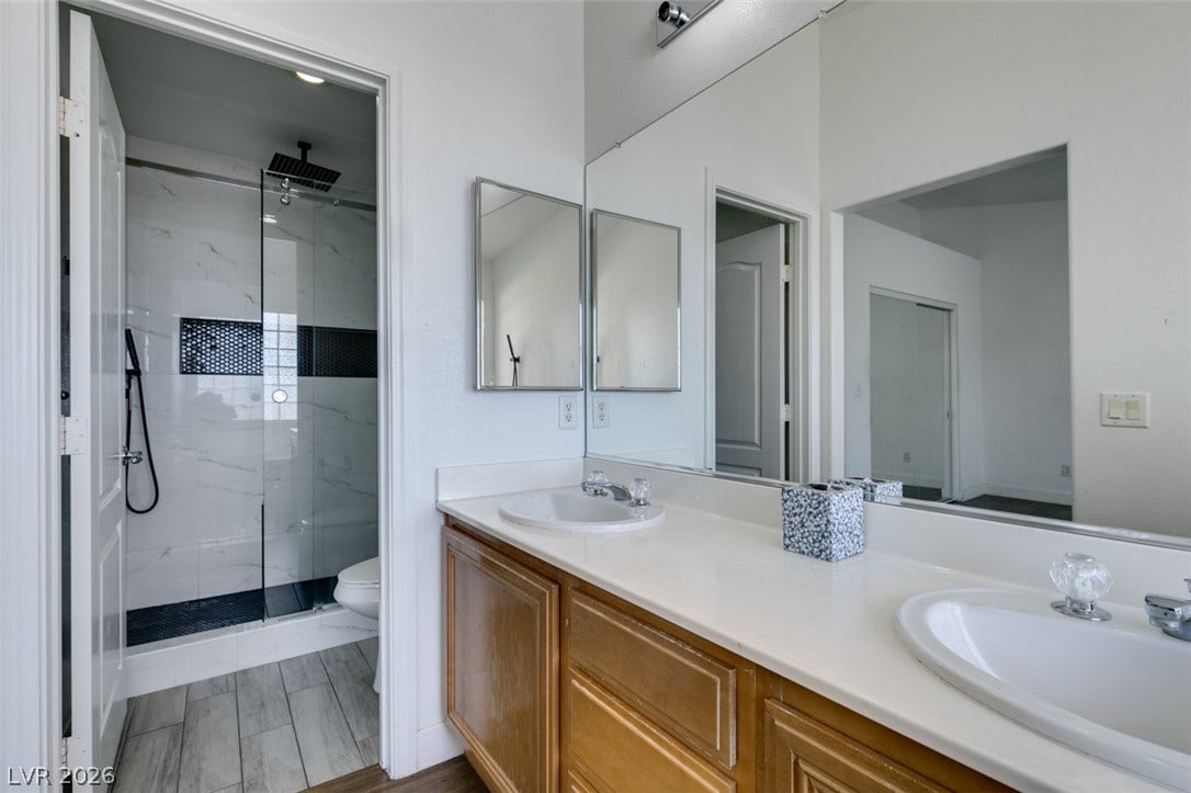 6543 Mahogany Peak Avenue, Las Vegas, NV 89110 Private shower and separate bathtub.
