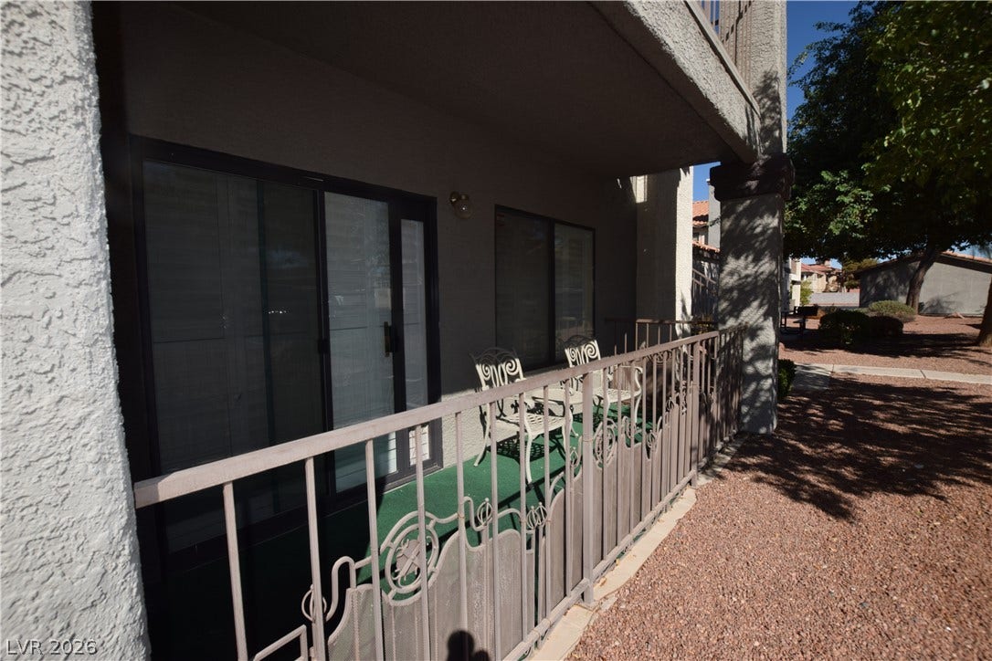 1575 W Warm Springs Road, #1514, Henderson, NV 89014 nice seating area