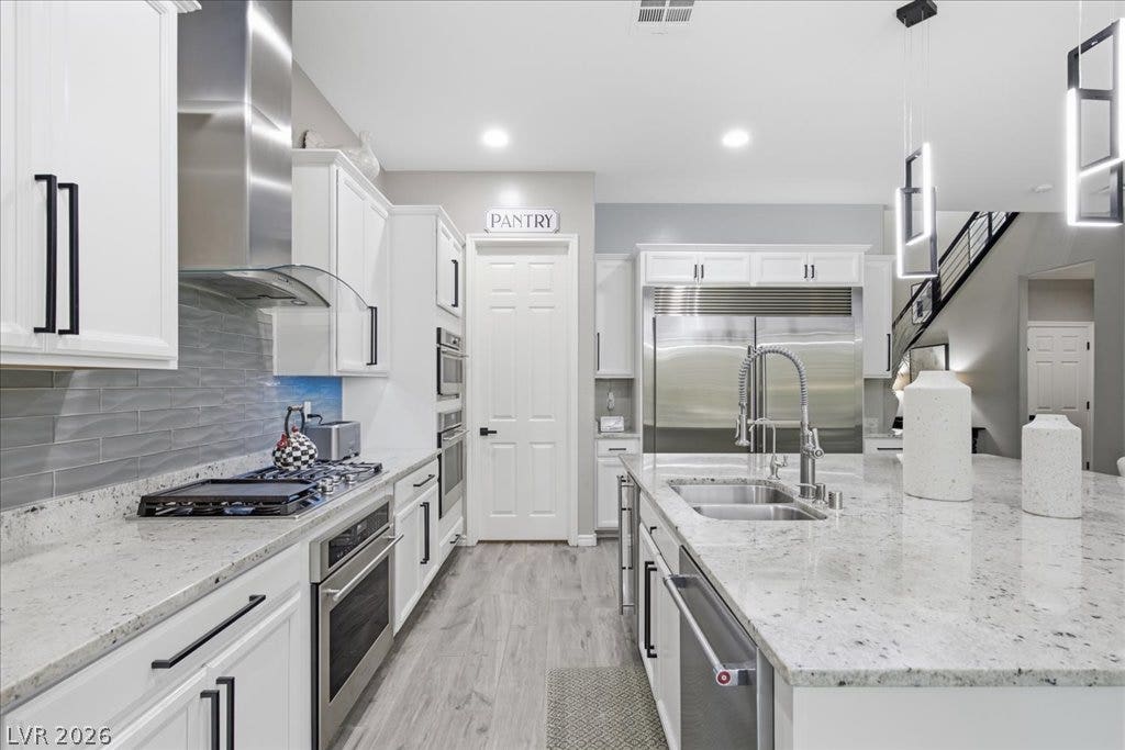 181 Elder View Drive, Las Vegas, NV 89138 Culinary delights await in this bright kitchen with granite countertops and stainless steel appliances.