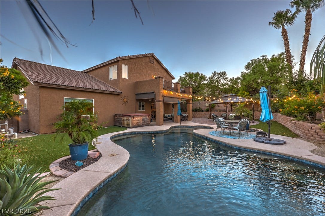 10474 Rustyville Court, Las Vegas, NV 89129 Beautiful pool and yard.