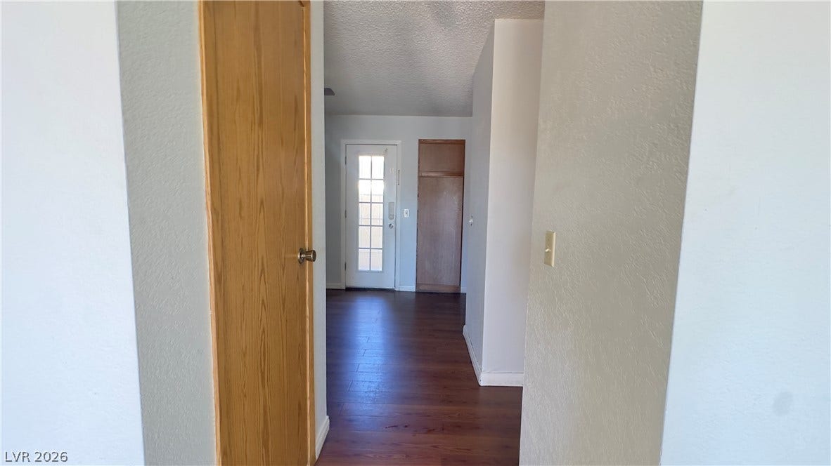 543 KRISTIN Lane, Henderson, NV 89011 A welcoming hallway entry guides visitors past neutral walls and rich wood-inspired flooring.