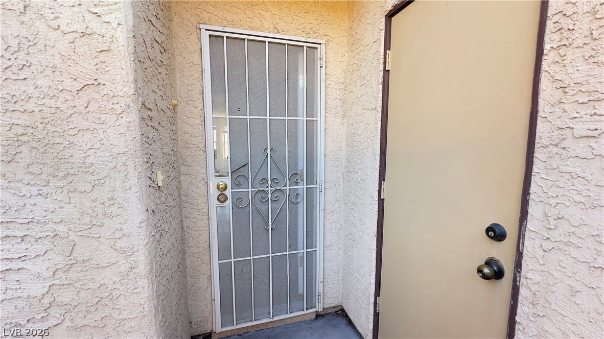 543 KRISTIN Lane, Henderson, NV 89011 Textured stucco walls frame a private entryway complete with secure storm doors.
