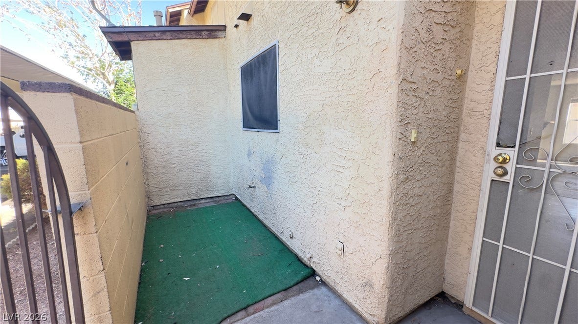 543 KRISTIN Lane, Henderson, NV 89011 A secluded outdoor patio area features textured stucco walls and a private gated entry.