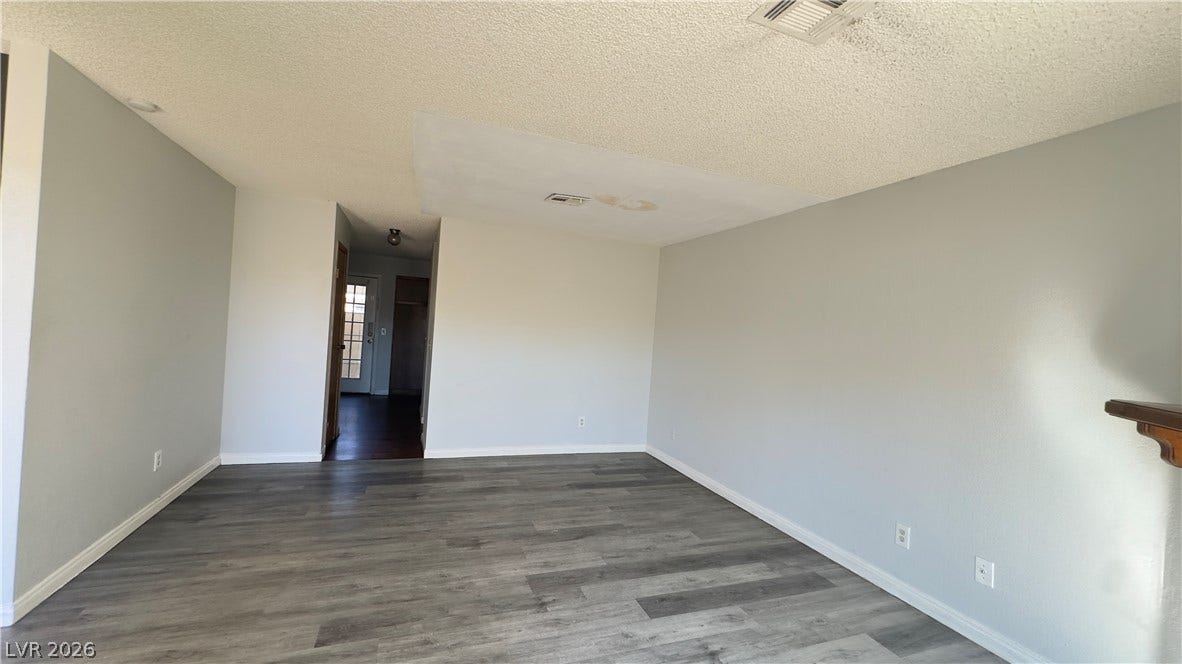 543 KRISTIN Lane, Henderson, NV 89011 An open living space features durable vinyl plank flooring and neutral walls.