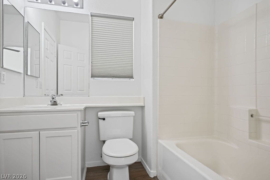 754 Solitude Point Avenue, Henderson, NV 89012 Clean lines and classic tiling define this functional bathroom layout.