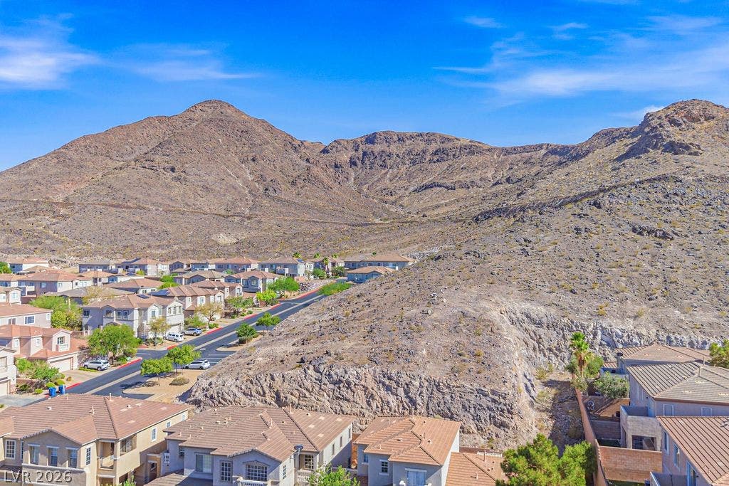 754 Solitude Point Avenue, Henderson, NV 89012 Rugged desert peaks provide a dramatic backdrop for this hillside neighborhood.