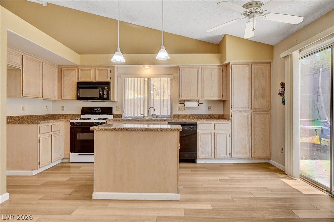 811 Rio Poco Court, Henderson, NV 89015 Sliding glass doors connect this airy cooking space directly to the outdoor patio.