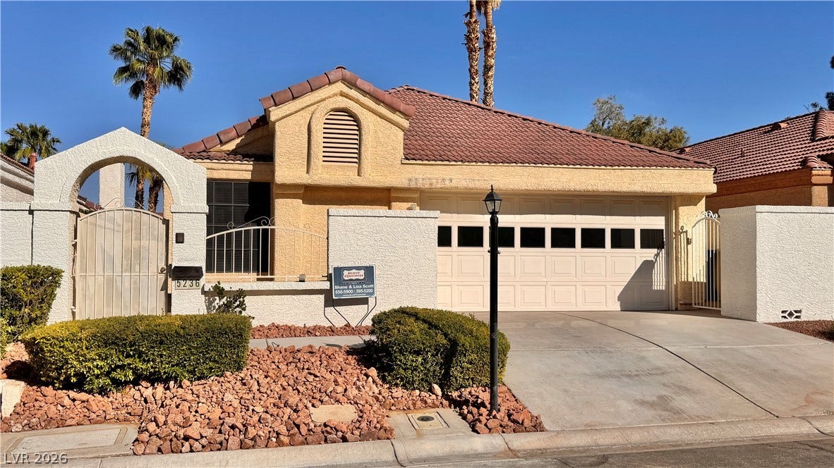 5236 Crooked River Circle, Las Vegas, NV 89149 Courtyard arched entryway gate.