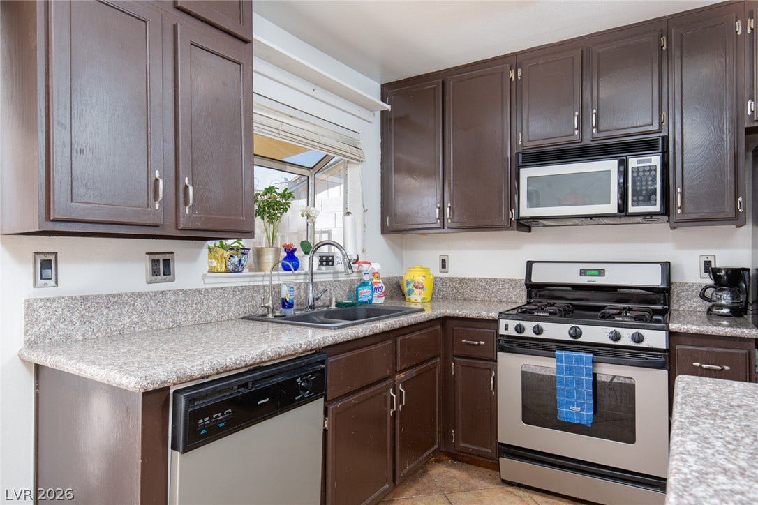 6705 Waterville Circle, Las Vegas, NV 89107 Built in microwave