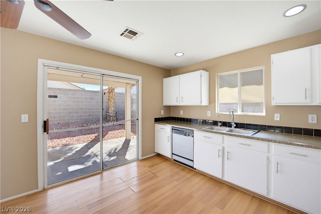 633 Roberta Alecia Avenue, North Las Vegas, NV 89031 633 Roberta Alecia Avenue, North Las Vegas, NV 89031