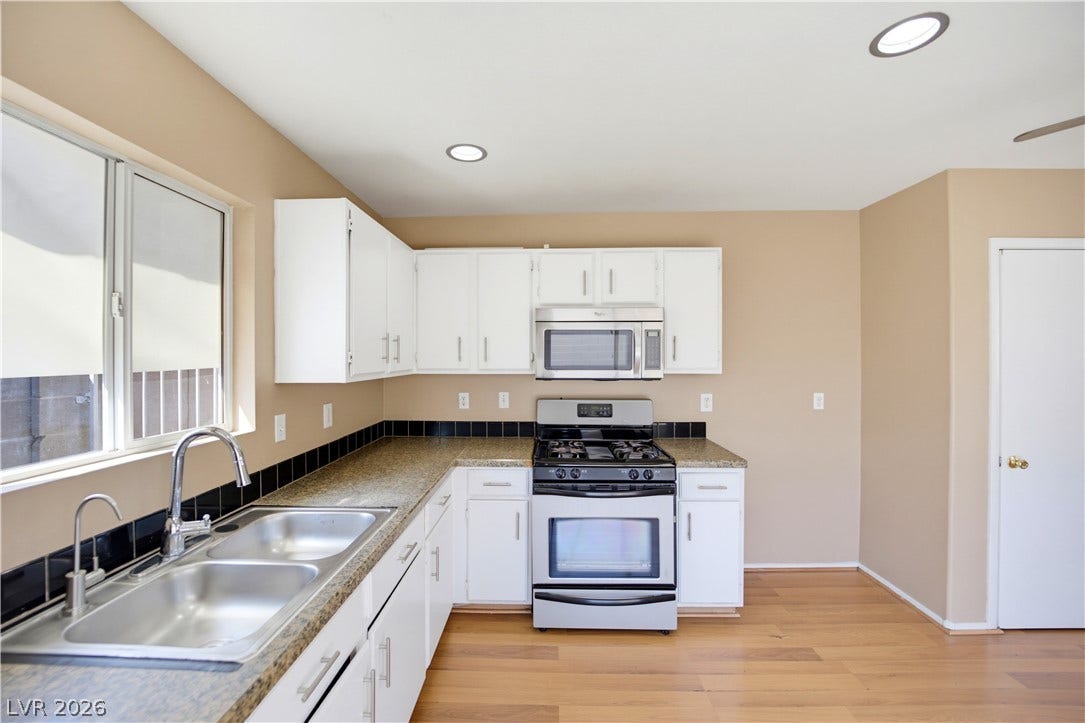 633 Roberta Alecia Avenue, North Las Vegas, NV 89031 633 Roberta Alecia Avenue, North Las Vegas, NV 89031