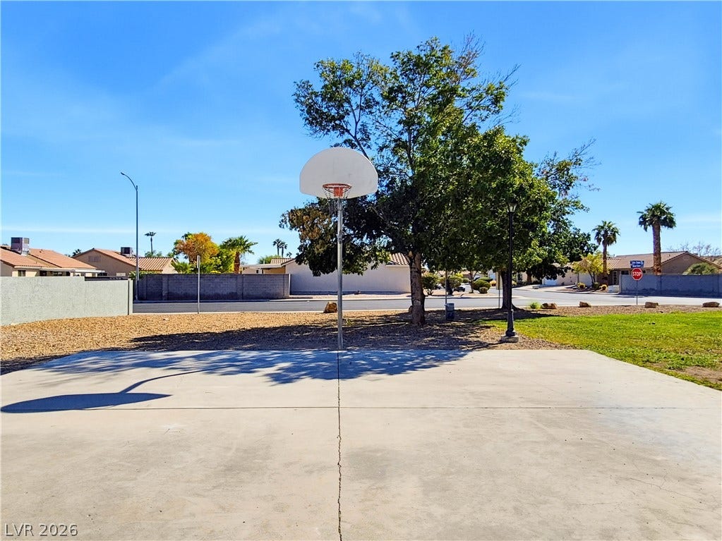 633 Roberta Alecia Avenue, North Las Vegas, NV 89031 633 Roberta Alecia Avenue, North Las Vegas, NV 89031