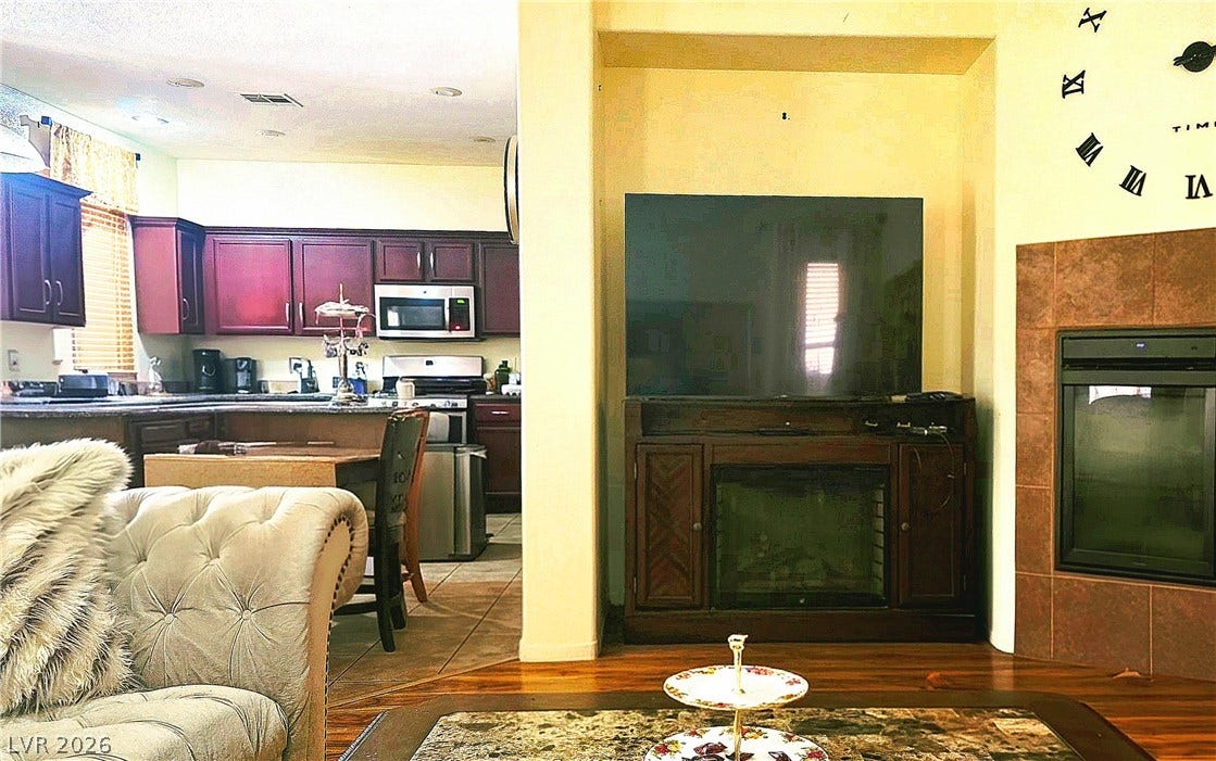 5087 Caprock Canyon Avenue, Las Vegas, NV 89139 An open floorplan seamlessly connects the comfortable living space to the adjacent kitchen.
