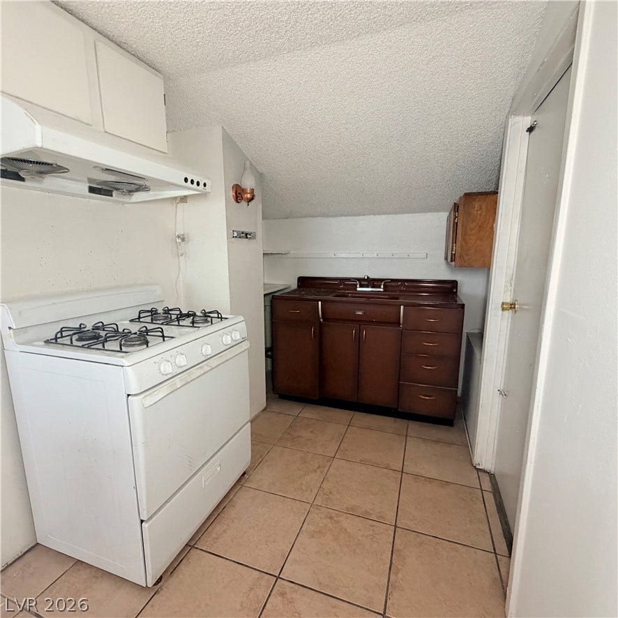 5216 Doe Avenue, Las Vegas, NV 89146 5216 Doe Avenue, Las Vegas, NV 89146