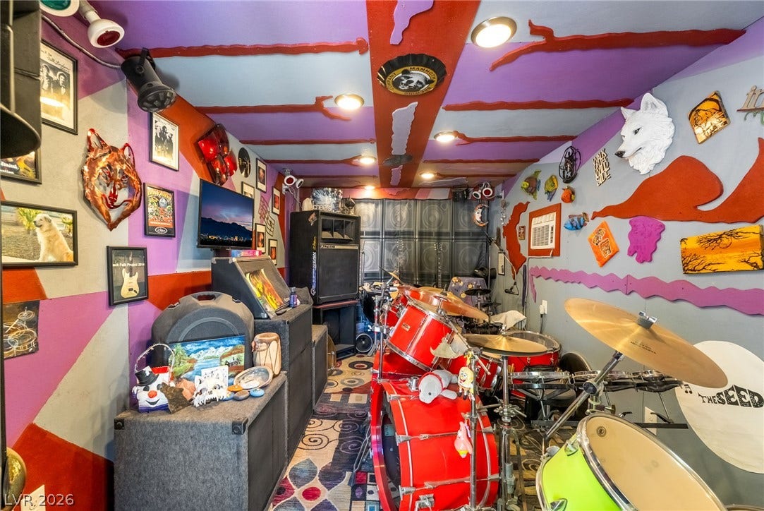 Inside of workshop, currently being used as music studio, insulated, sound board, and firewalled. Airconditioned and 15 electrical outlets. Has its owne electrical panel.