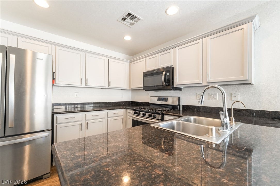 6275 Felicitas Avenue, Las Vegas, NV 89122 Polished granite countertops and classic cabinetry anchor this functional cooking space.