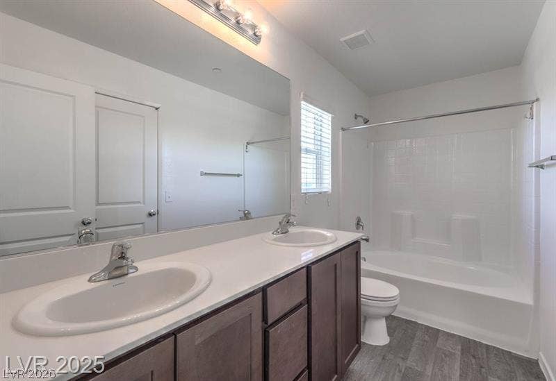 4134 San Cuervo Way, Las Vegas, NV 89115 A spacious double vanity and a clean tub-shower combination anchor this well-appointed bathroom.