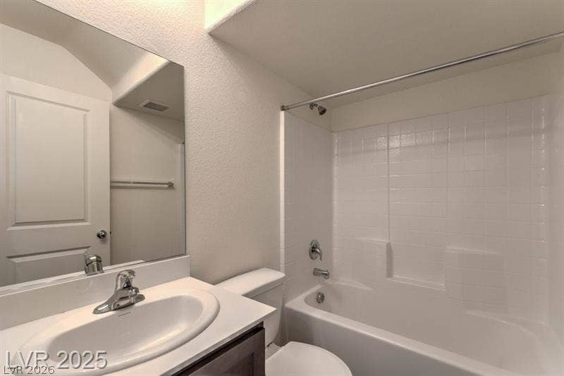4134 San Cuervo Way, Las Vegas, NV 89115 Clean lines and a functional layout define this classic full bathroom.