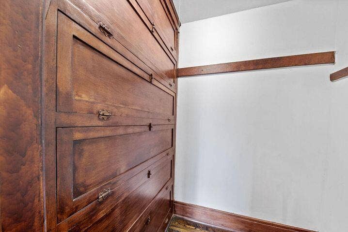 Linc built in dress closet