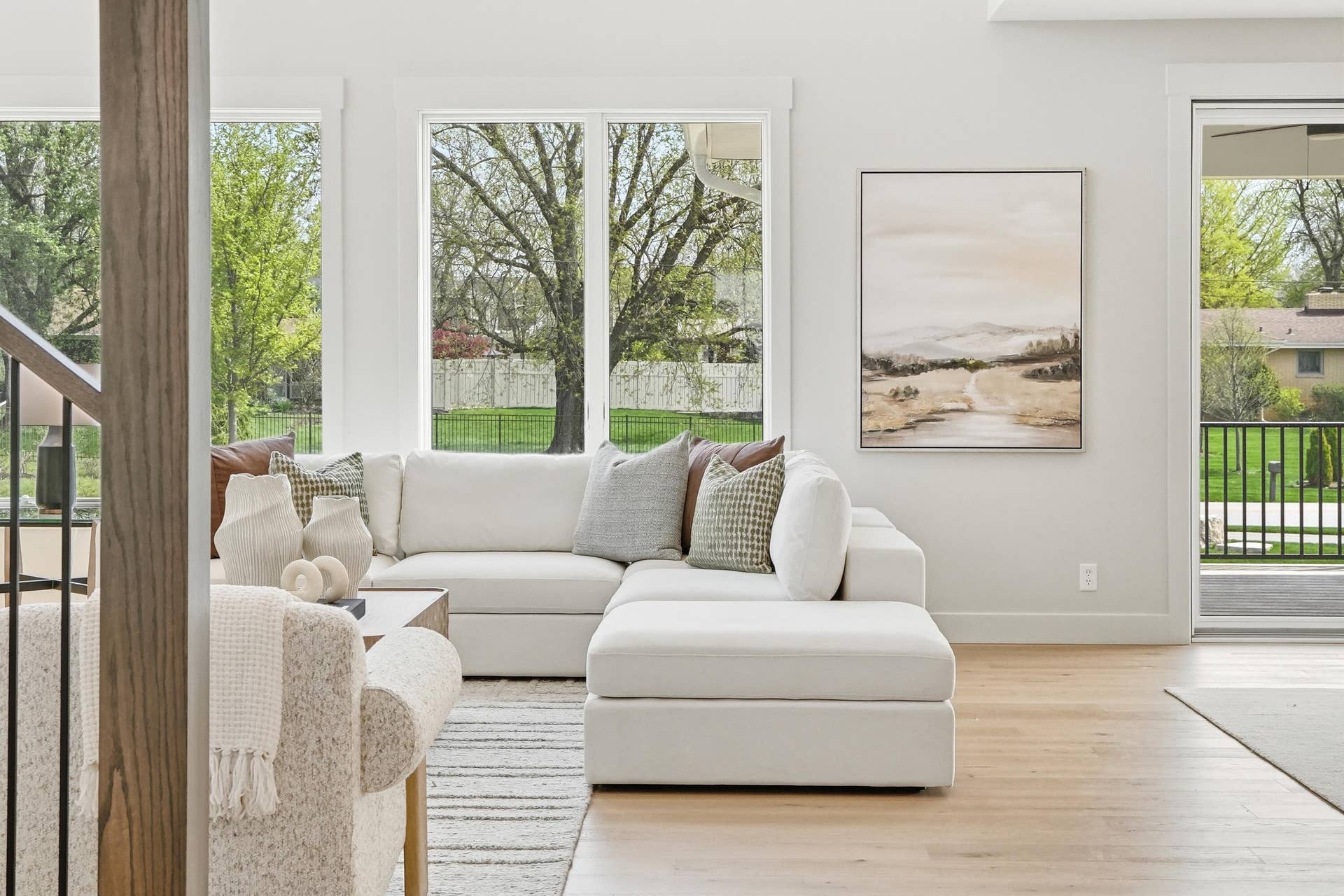 9353 Corydalis Avenue, St. John, IN 46373 living room